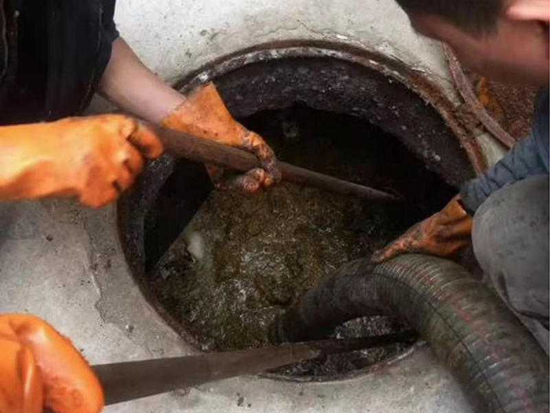 三门清理化粪池时如何避免沼气的危害?